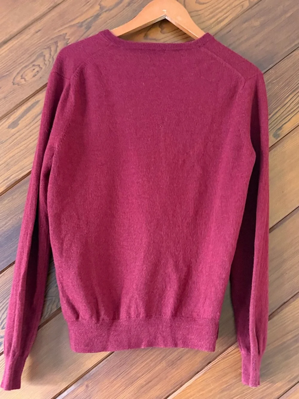 J.Crew Italian 100% Merino Wool V-Neck Sweater Men’s L Burgundy - Small Hole